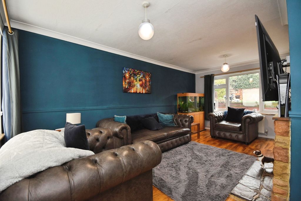 Property photo 3 of 19 Living Room