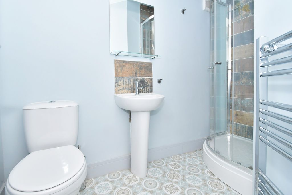 Property photo 3 of 12 Bathroom