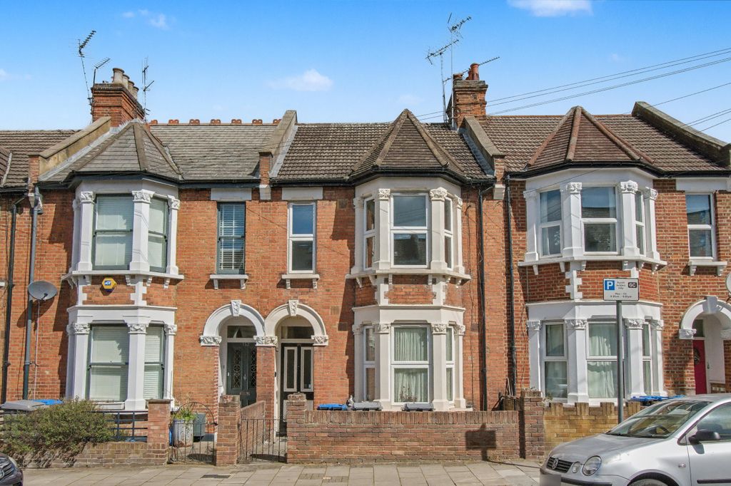 Property photo 1 of 10 Flat B, 150 Villiers Road, London Nw2 5Pu