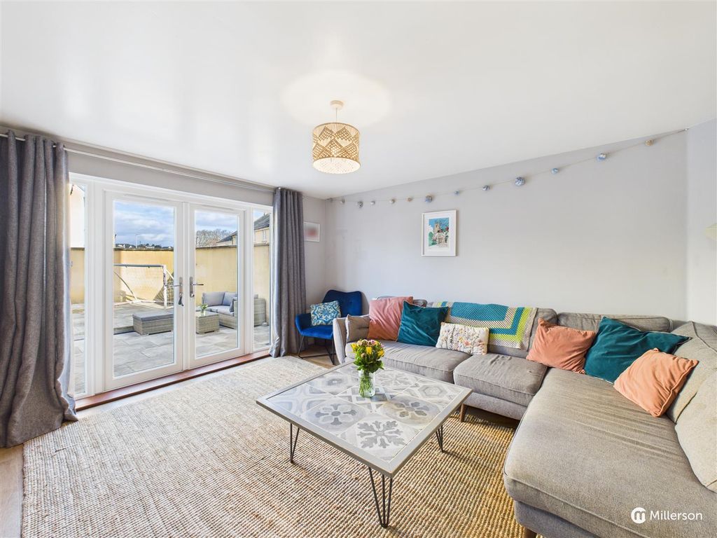 Property photo 2 of 20 Lounge