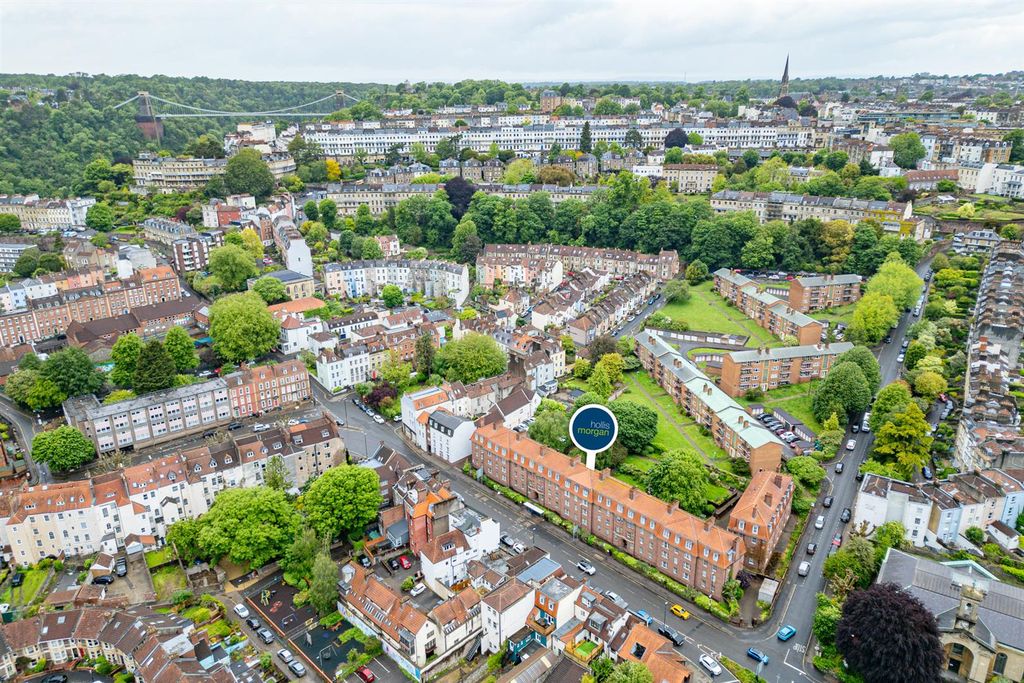 3 bed flat for saleHotwell Road, Bristol BS8 photo 4