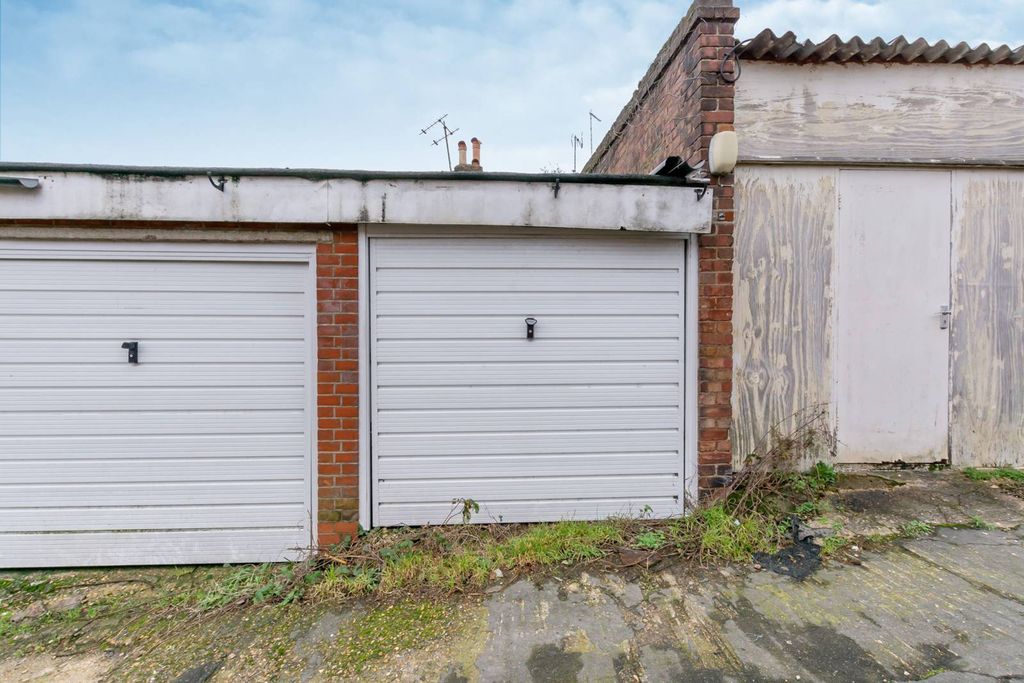 Property photo 1 of 2