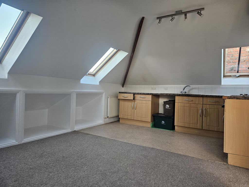Property photo 3 of 10 Kitchen Diner