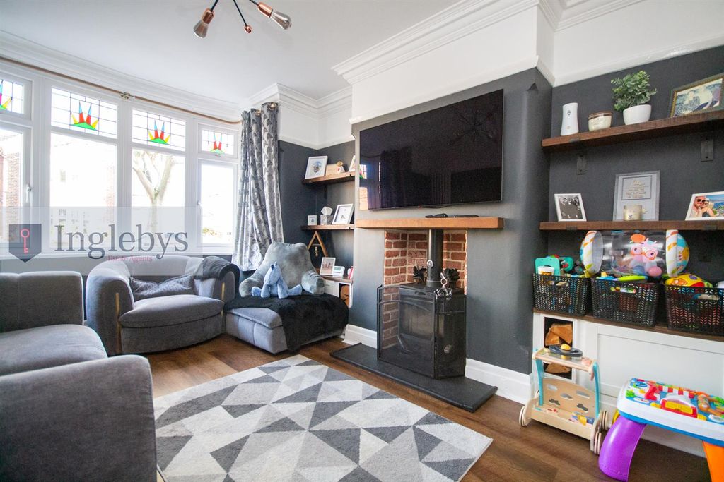 Property photo 2 of 23