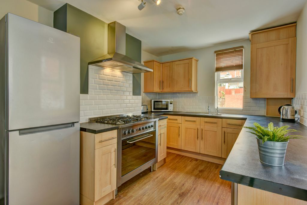 Property photo 3 of 5 Photo 2