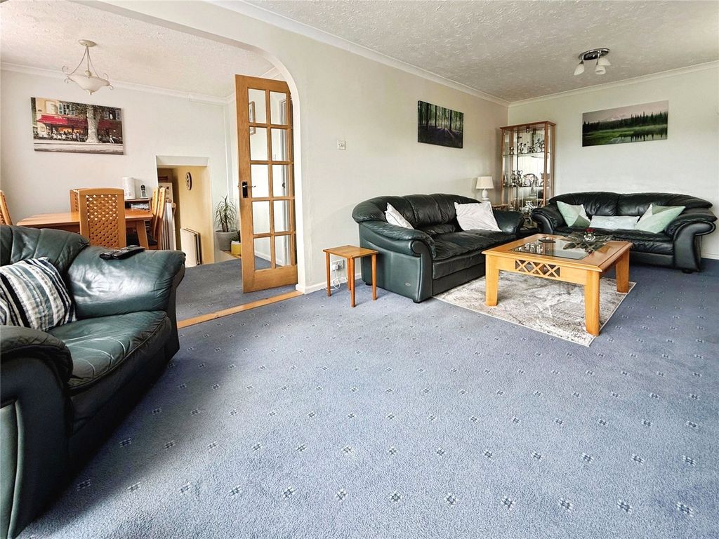 Property photo 2 of 15 Lounge