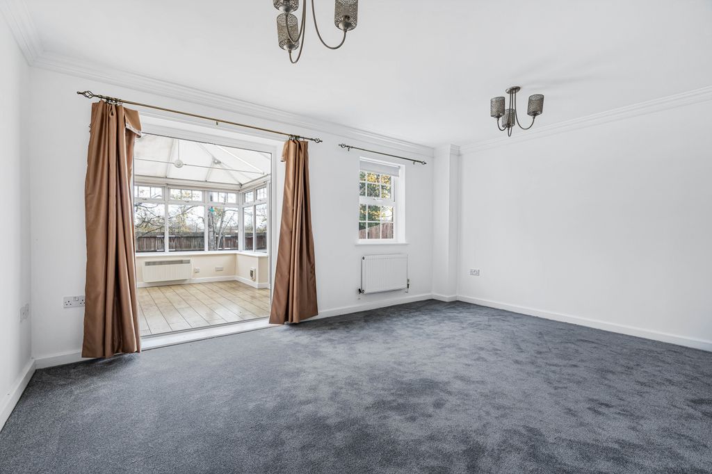 Property photo 3 of 22 Lounge/Diner