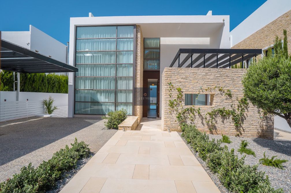 Property photo 1 of 29