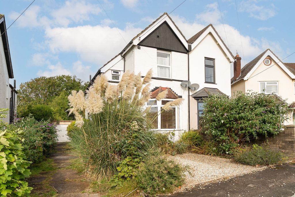 Property photo 1 of 32
