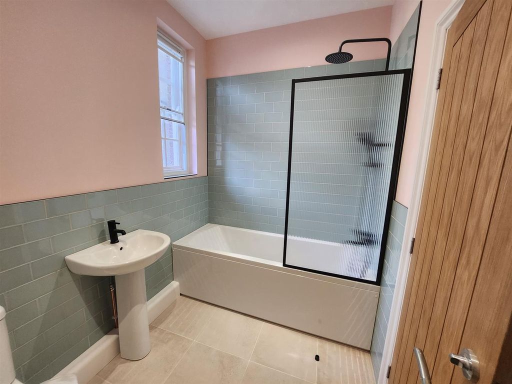 Property photo 2 of 9 92Ebbc47-c19E-4Ecb-8664-Fab8F553F4Fc.Jpg