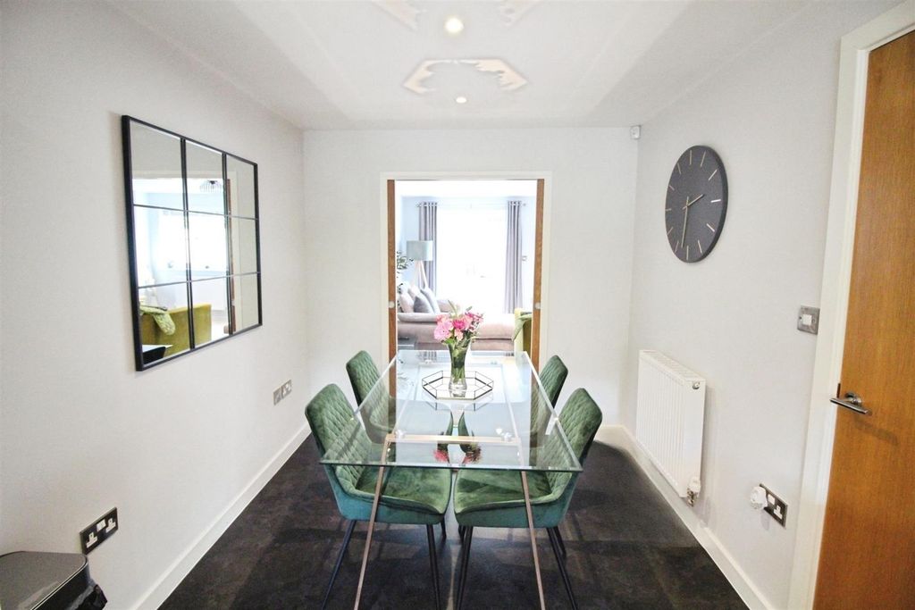 Property photo 3 of 19 Kitchen/Diner