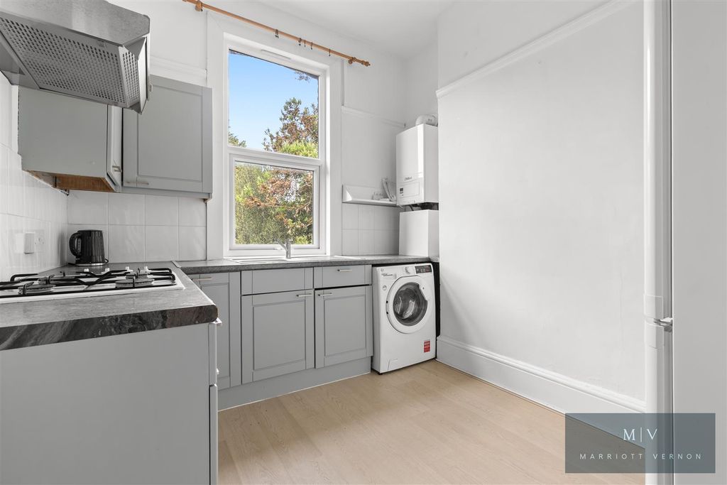Property photo 3 of 9 Coombe Road 153 Fb MV-6.Jpg