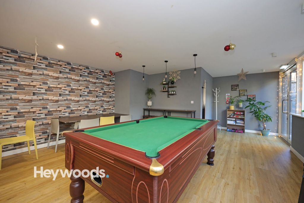 Property photo 2 of 21