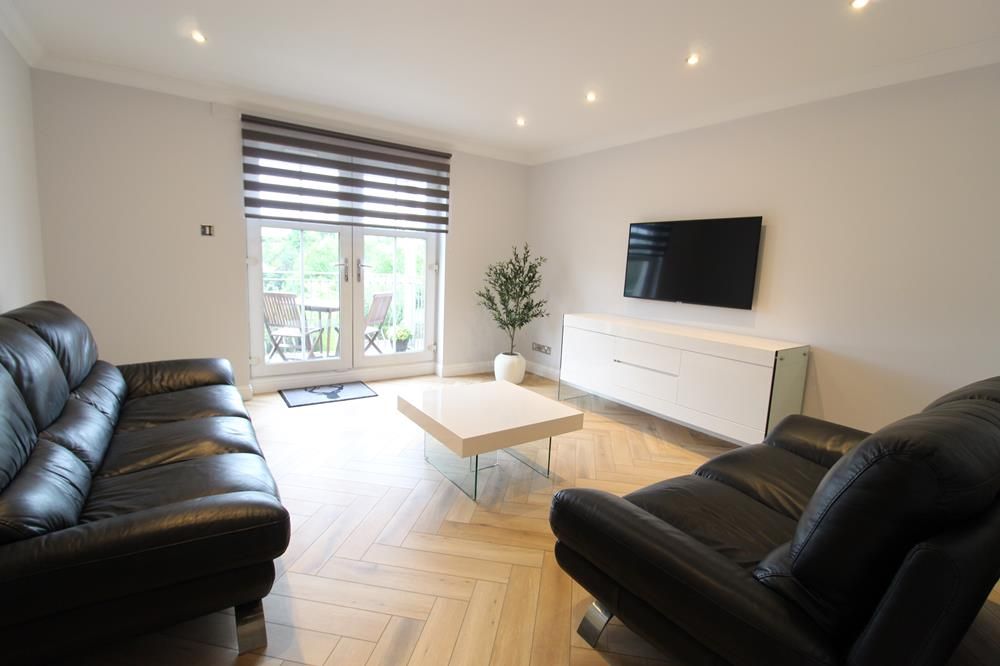 Property photo 1 of 13 Lounge