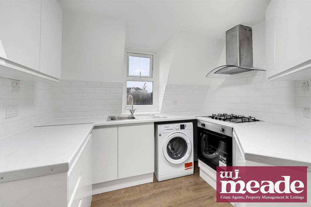 Property photo 2 of 8 Kitchen