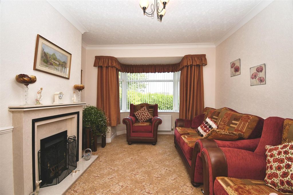 Property photo 2 of 12 Lounge