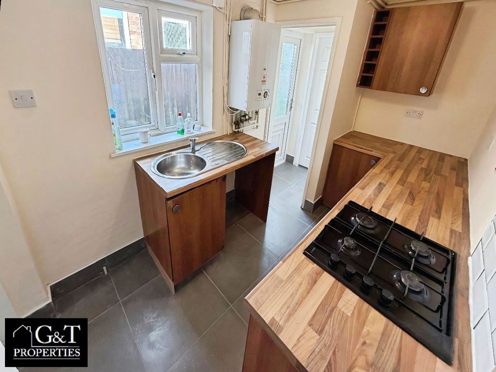 Property photo 3 of 18 Kitchen