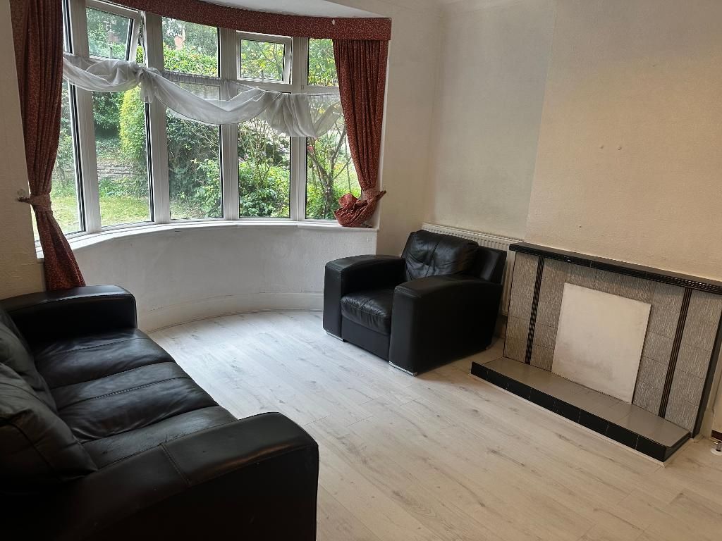 Property photo 3 of 14 Lounge