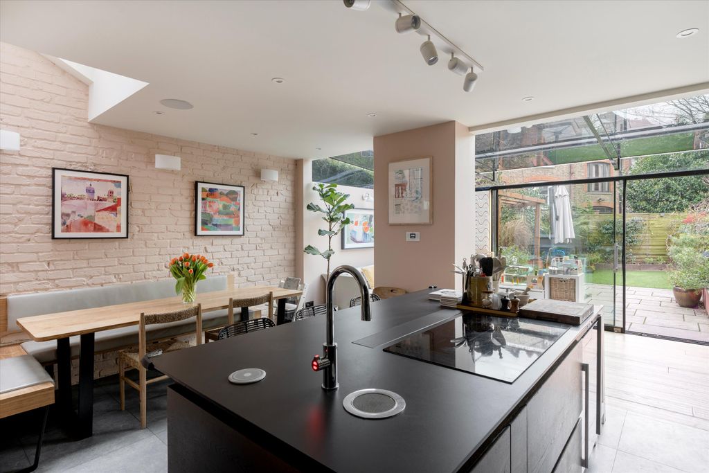 Property photo 3 of 30 Image