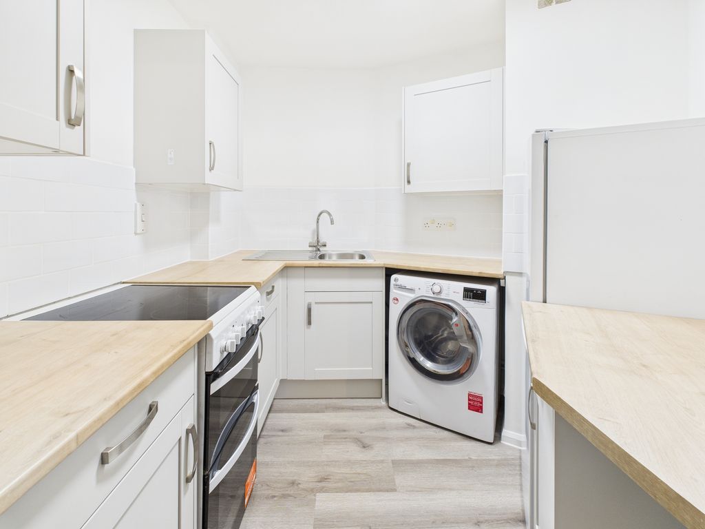 Property photo 2 of 10 Cam02519G0-Pr0356-Still001