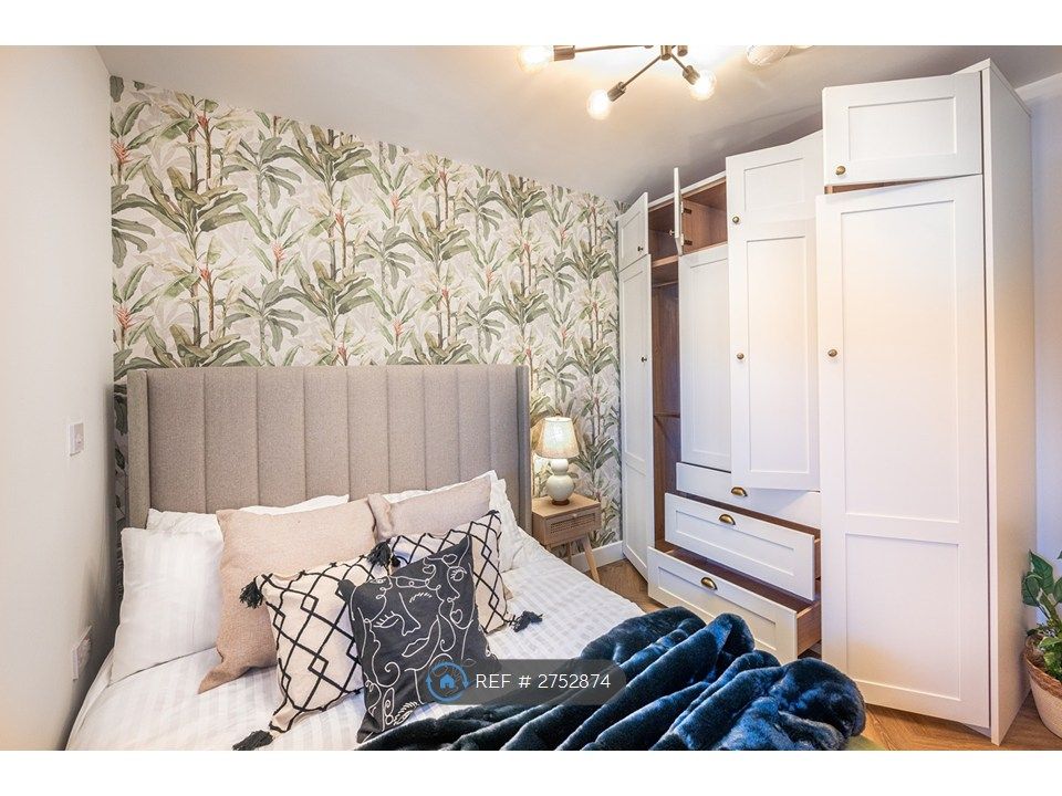 Property photo 2 of 15 Bed And Wardrobe