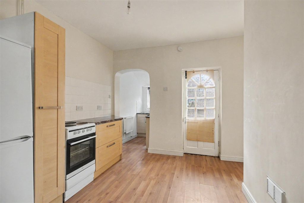 Property photo 3 of 14 Kitchen Diner