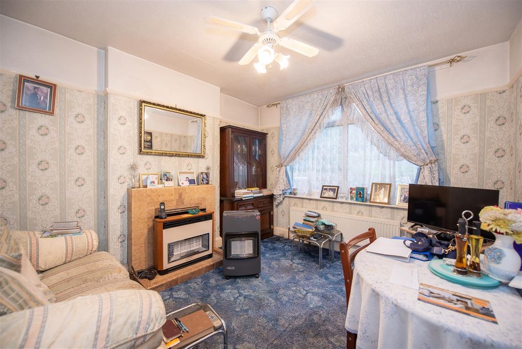 Property photo 3 of 11 Dining Room