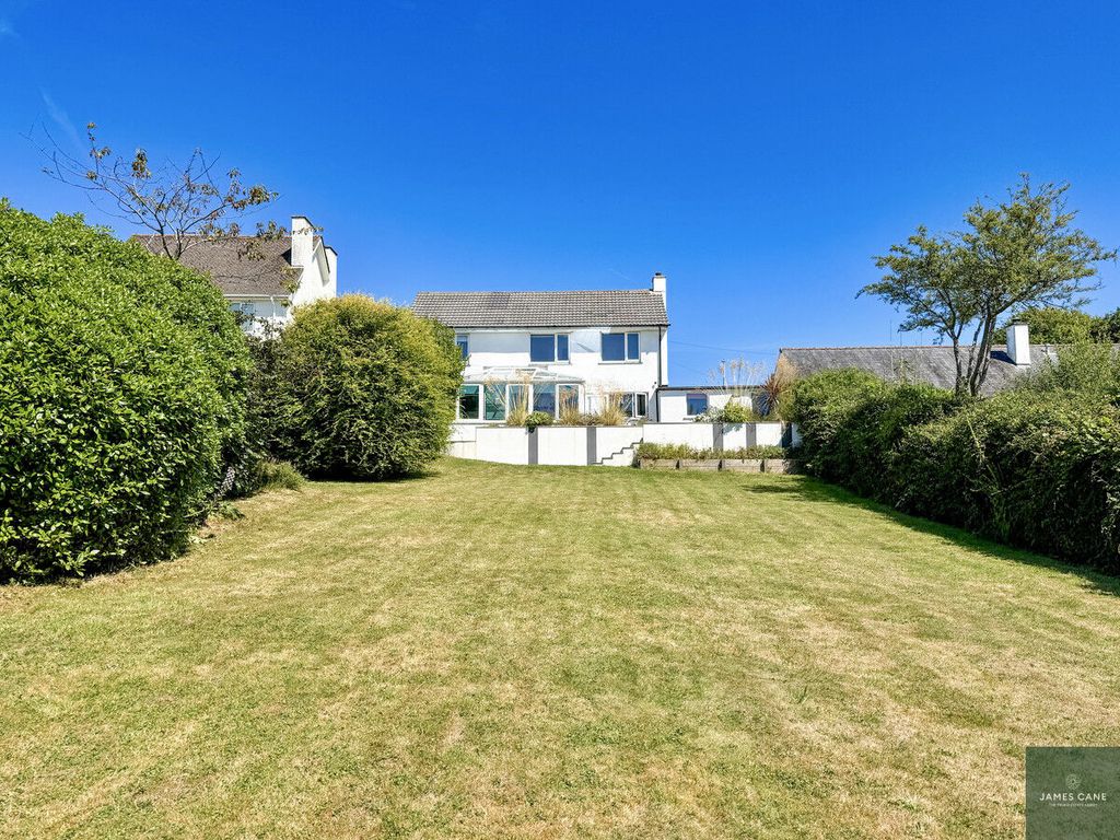 Property photo 2 of 22