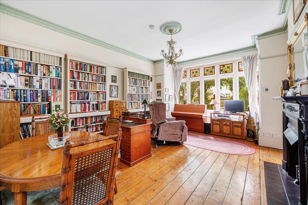 Property photo 2 of 9