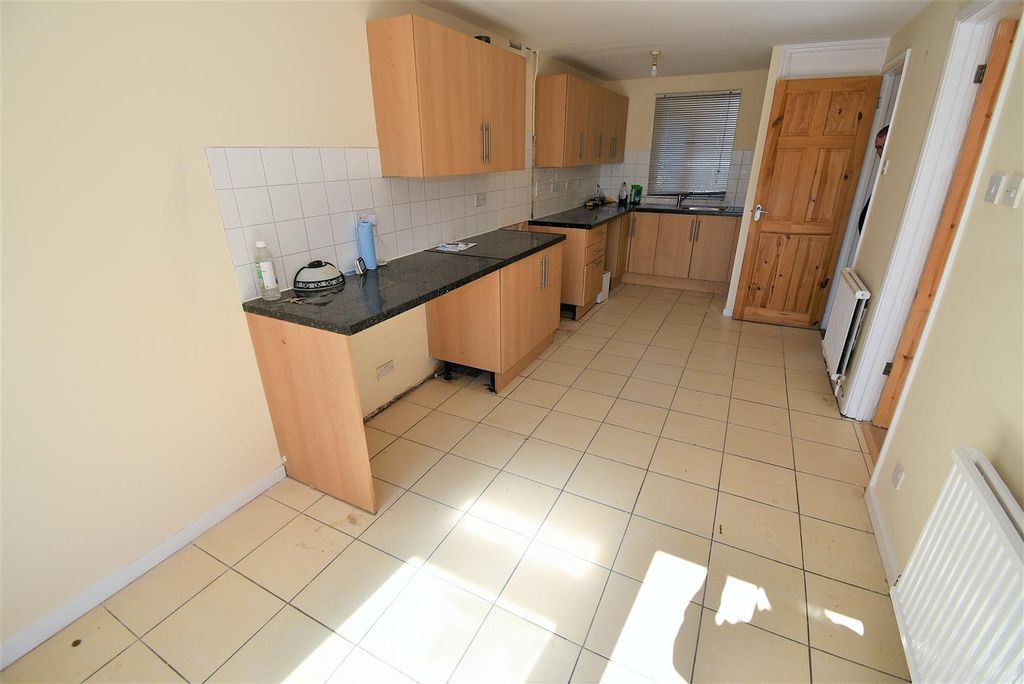 Property photo 3 of 8 Kitchen / Diner