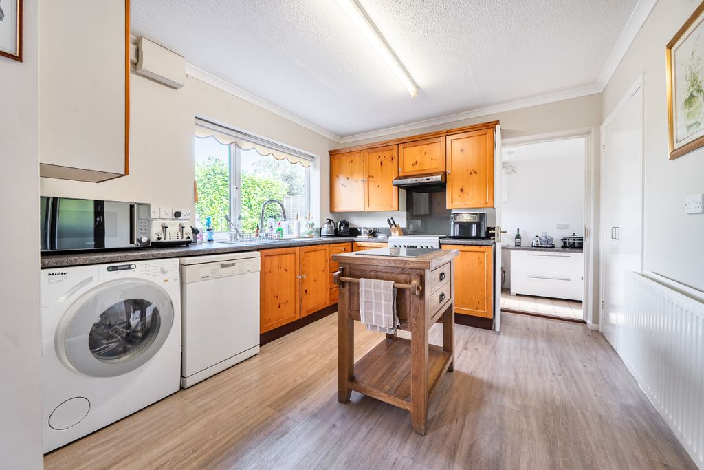 Property photo 3 of 23 Kitchen / Breakfast Room