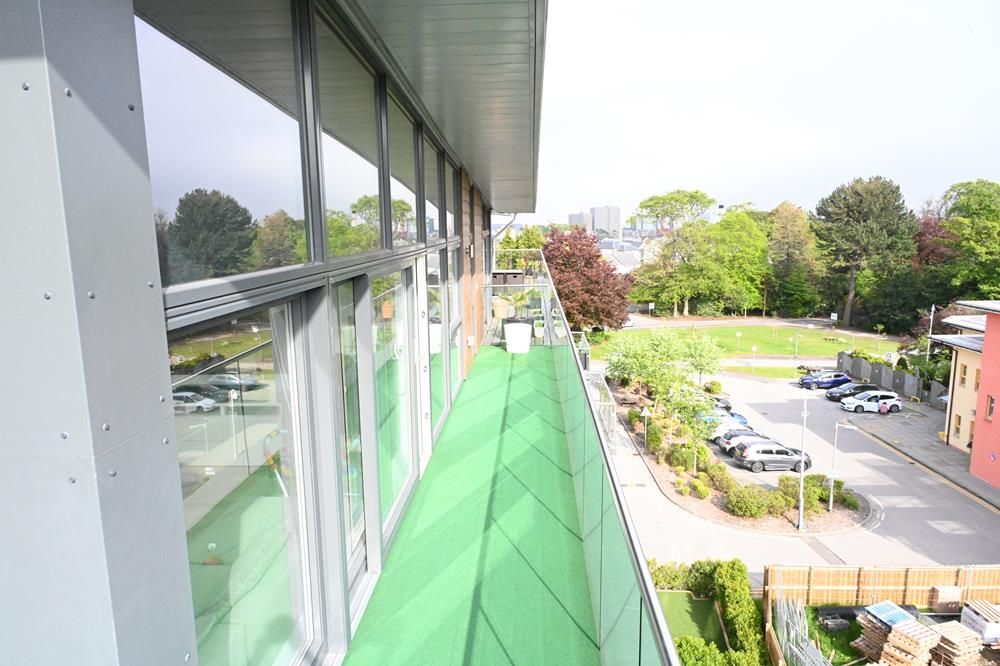 Property photo 3 of 19 Balcony Alt