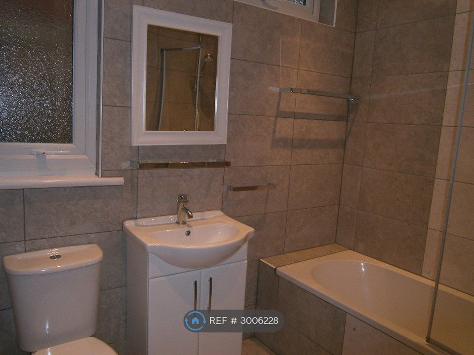 Property photo 3 of 13 Bathroom 1