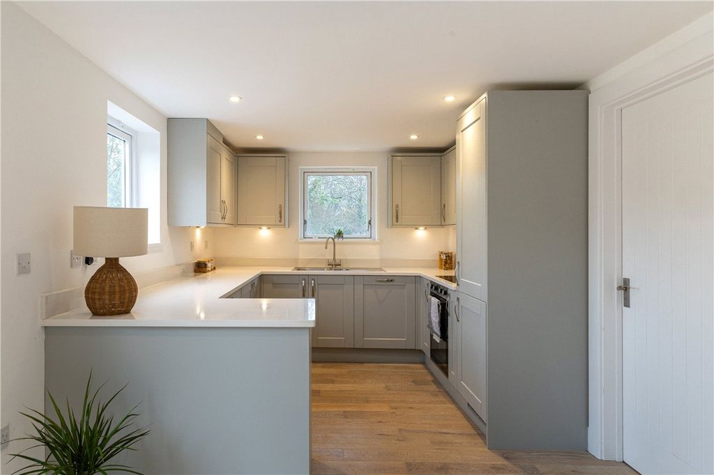 Property photo 3 of 15 Kitchen/Dining Room