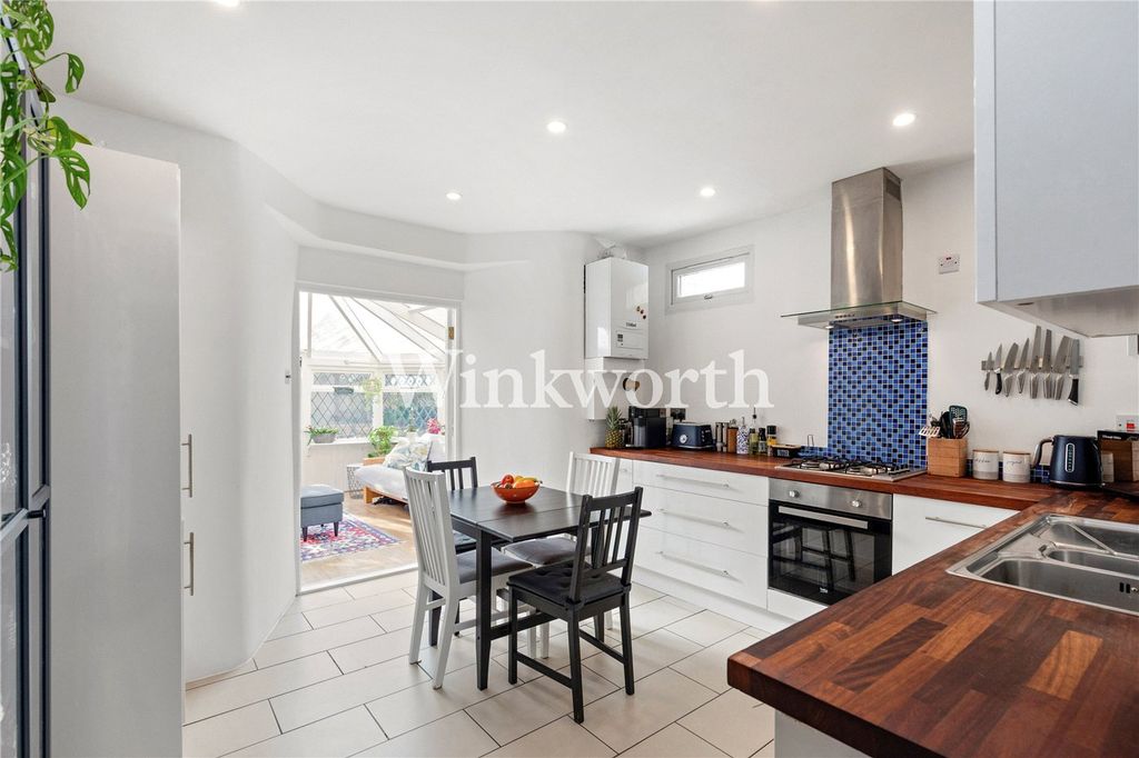 Property photo 2 of 19 Picture No. 15