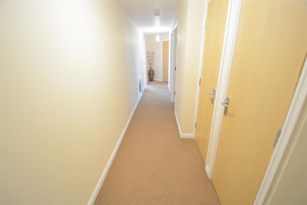 Property photo 2 of 15 Hallway