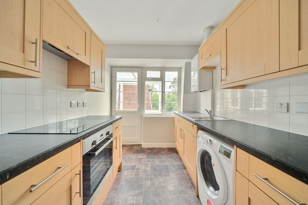 Property photo 3 of 11 Picture No. 20
