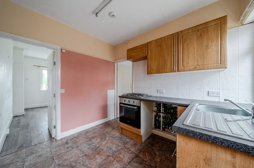 Property photo 2 of 21 1457560-10-69Fc94...