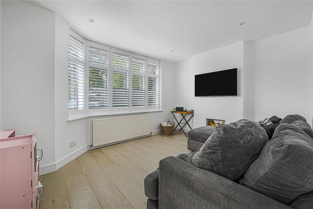 Property photo 2 of 18 Picture No. 11