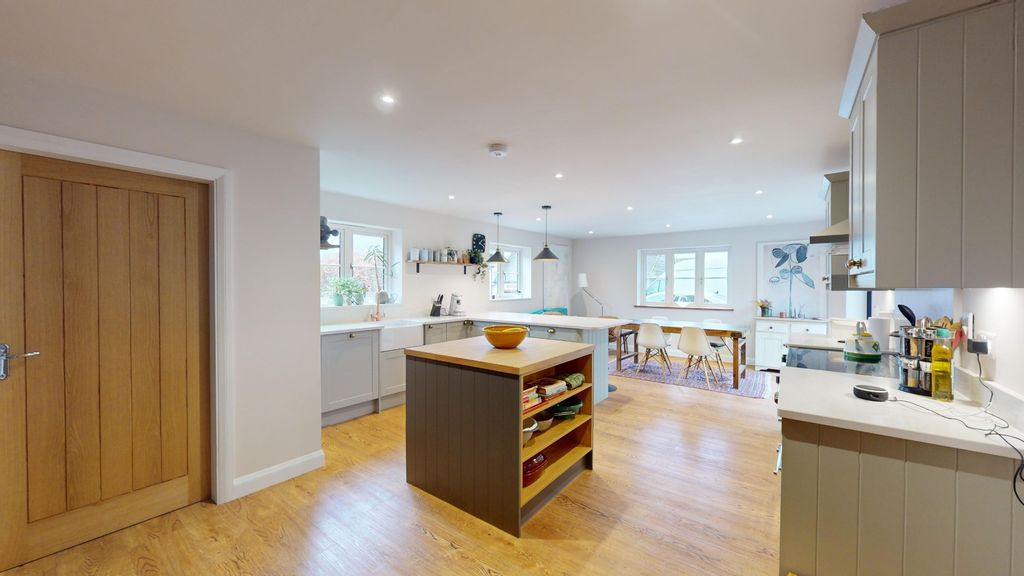Property photo 3 of 36 3558105