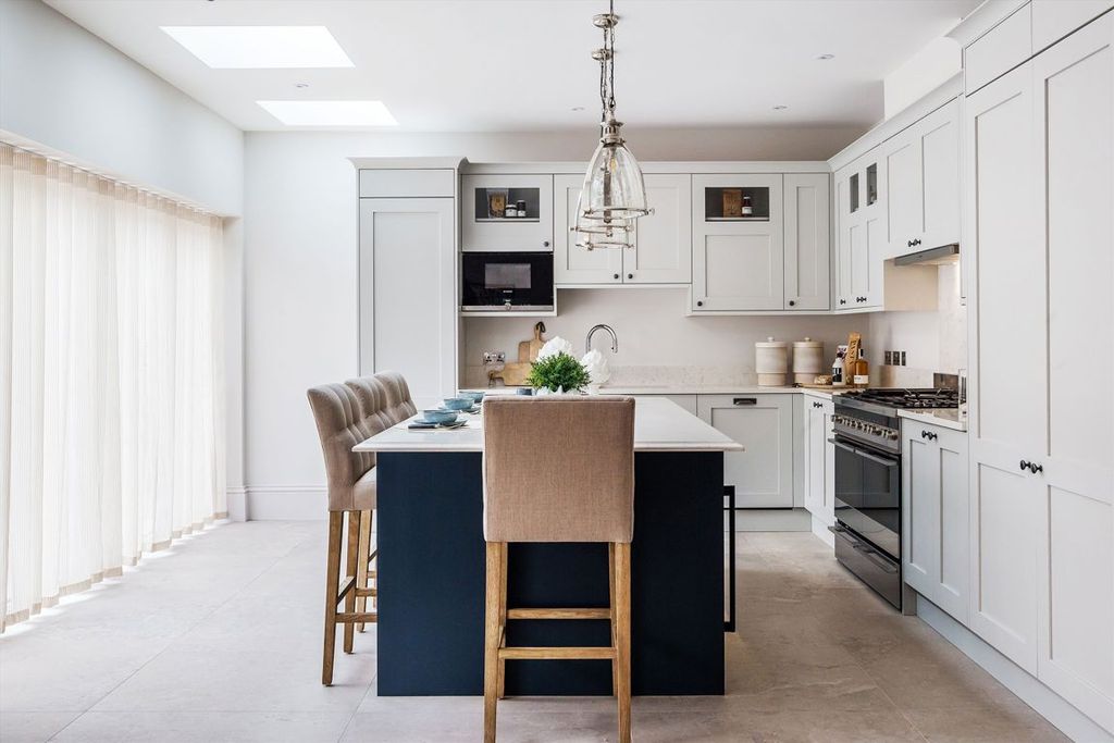 Additional image 4 of 4 bed property for saleMatham Road, East Molesey KT8