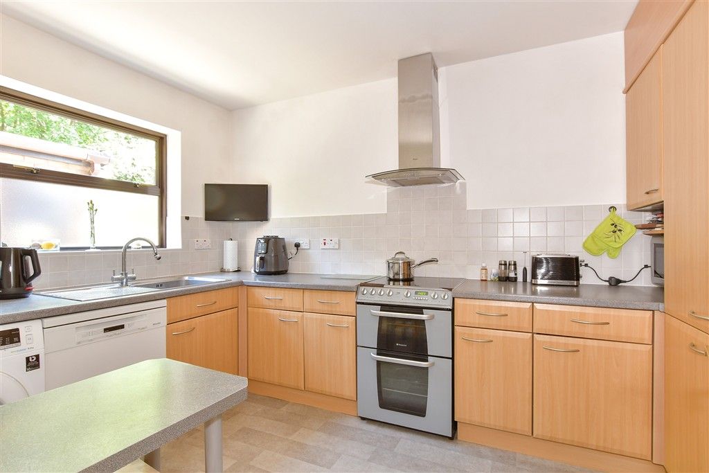 Property photo 2 of 9 Kitchen