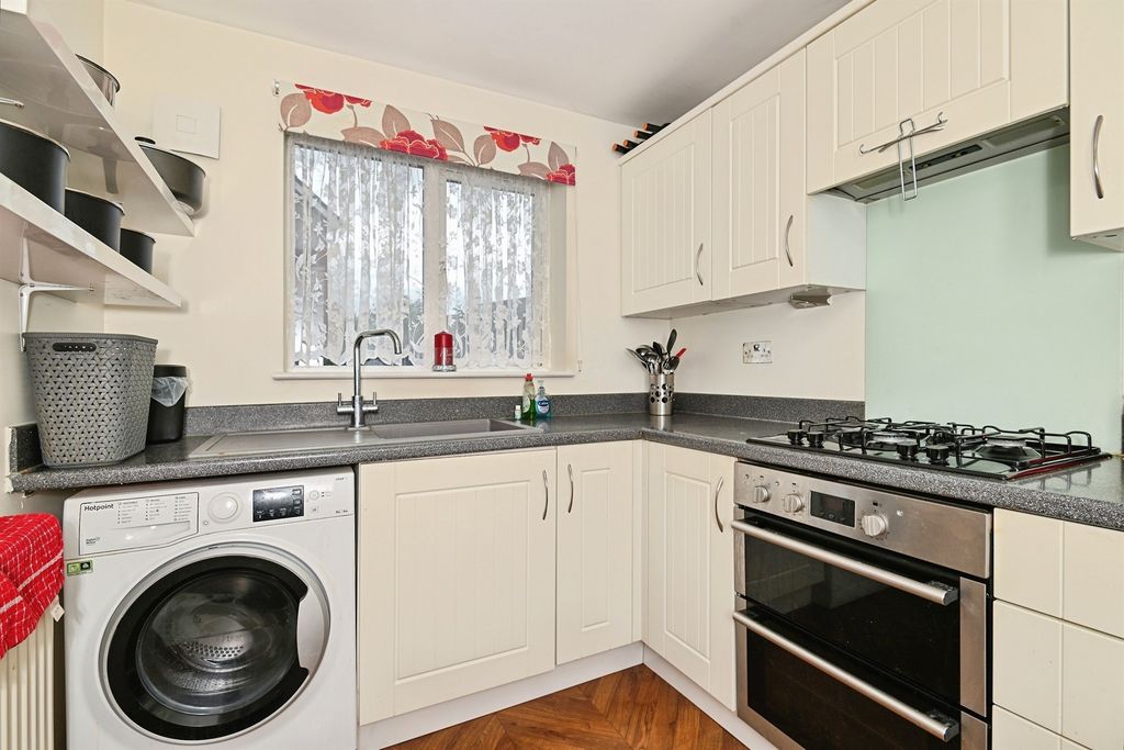 Property photo 2 of 18