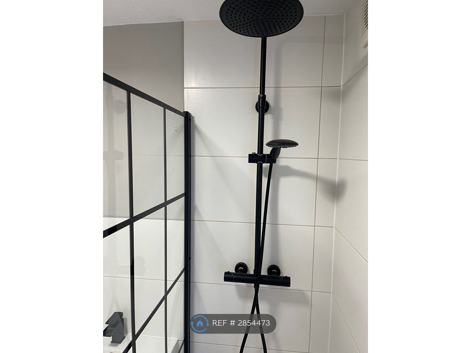 Property photo 3 of 10 Bathroom