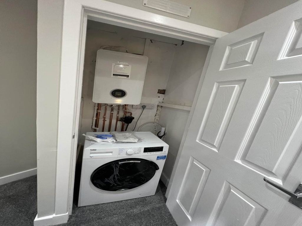 Property photo 3 of 10 2-3 Washer Dryer