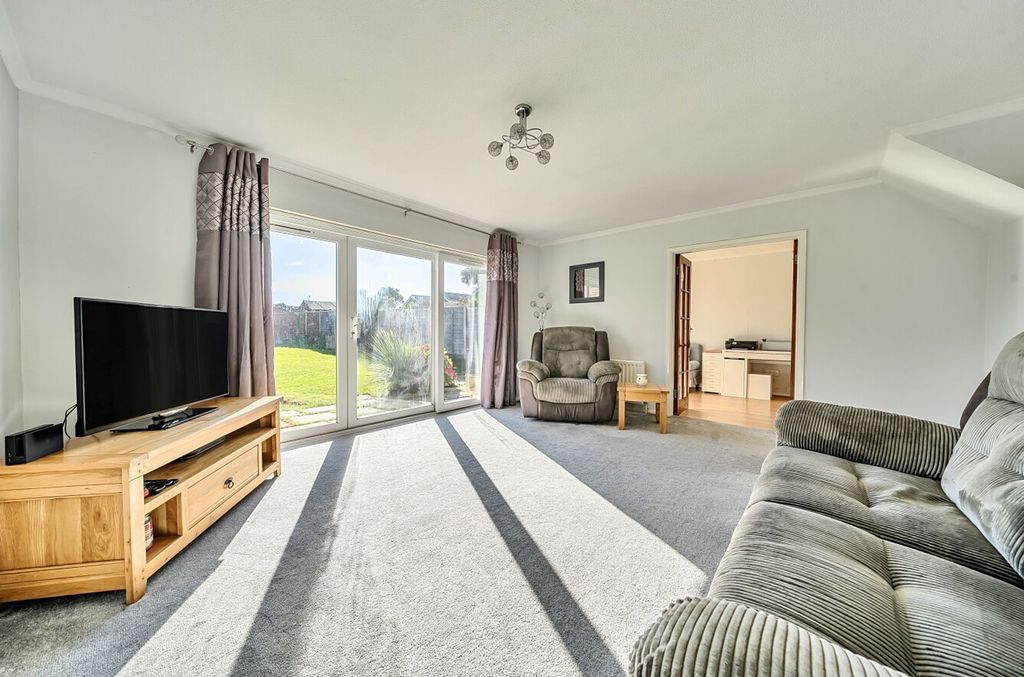 Property photo 2 of 20