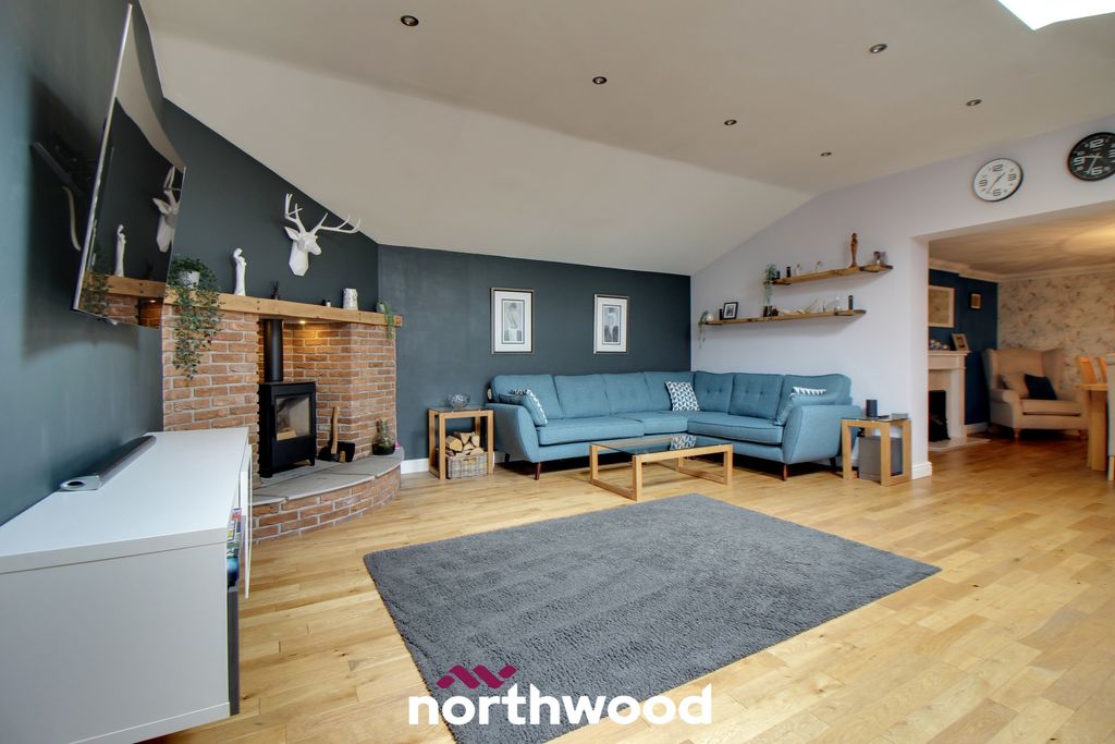 Property photo 3 of 27