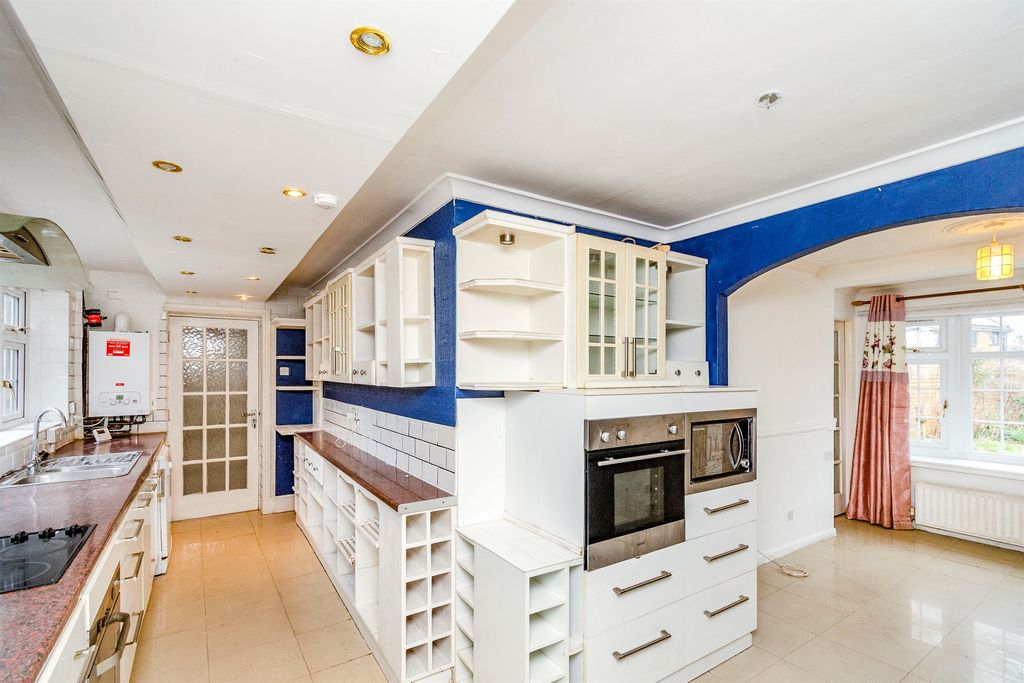 Property photo 2 of 17