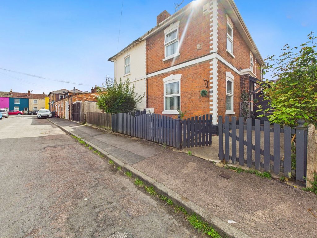 Property photo 1 of 18 Picture No. 13
