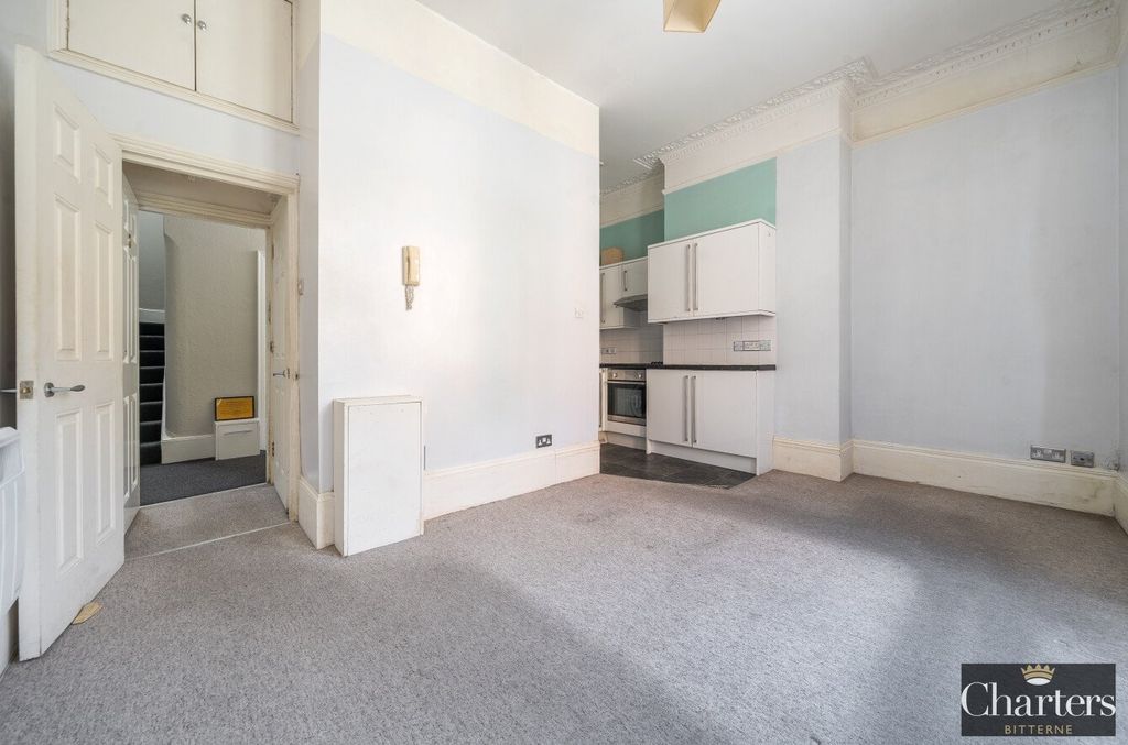 Property photo 2 of 6 Studio Room